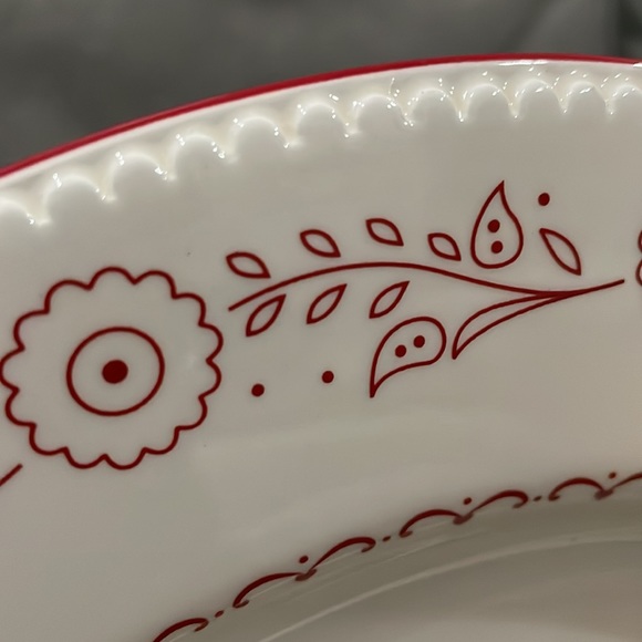 Country Living White with Red Trim Chicken and Chicks 11” Plate Hens and Chicks - Picture 3 of 8